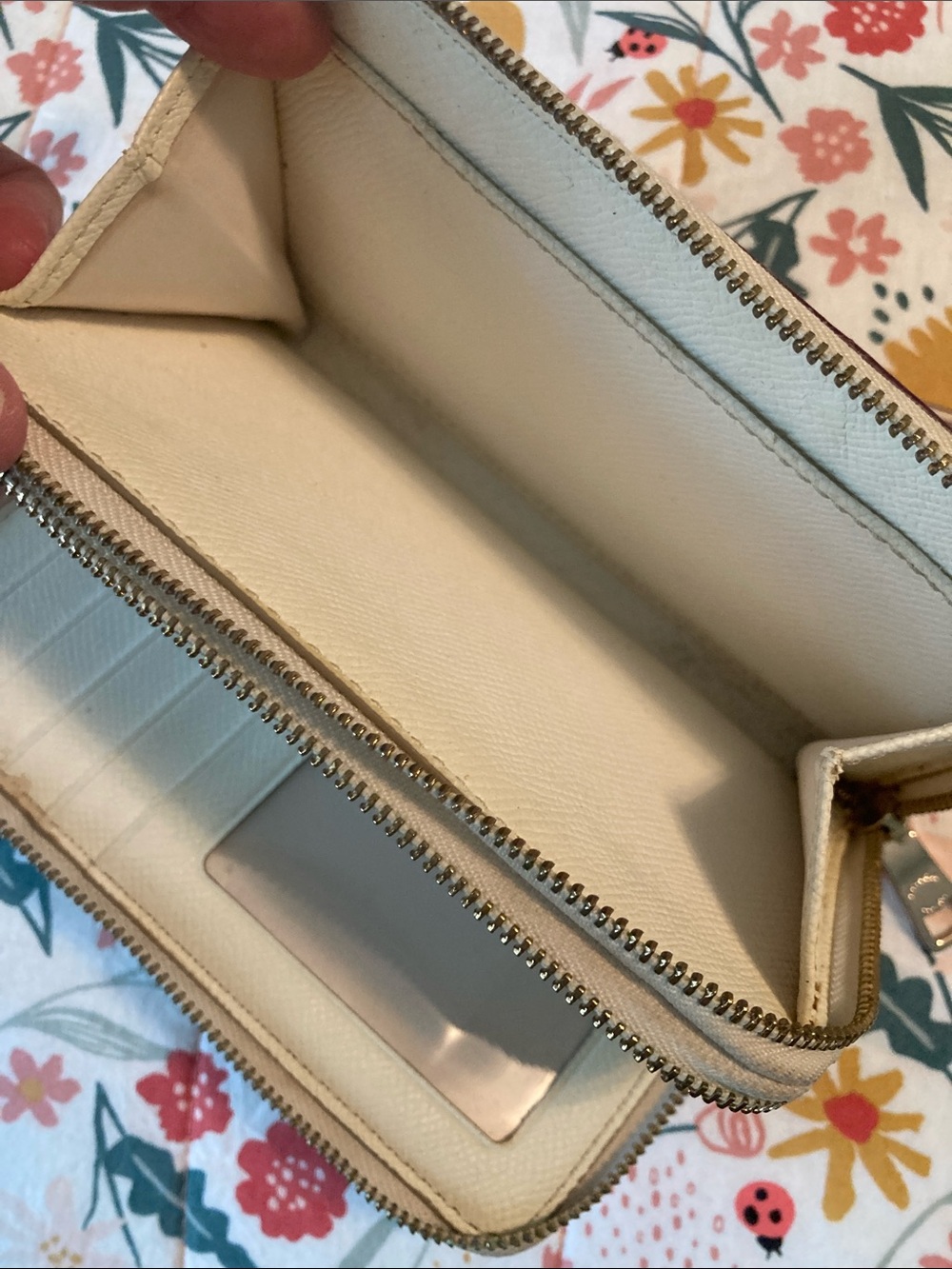 Coach Ivory Patent Leather Wristlet Wallet perfect for Falπ¦βπ₯π¦βπ₯πππ»π»ππ - Picture 5 of 10